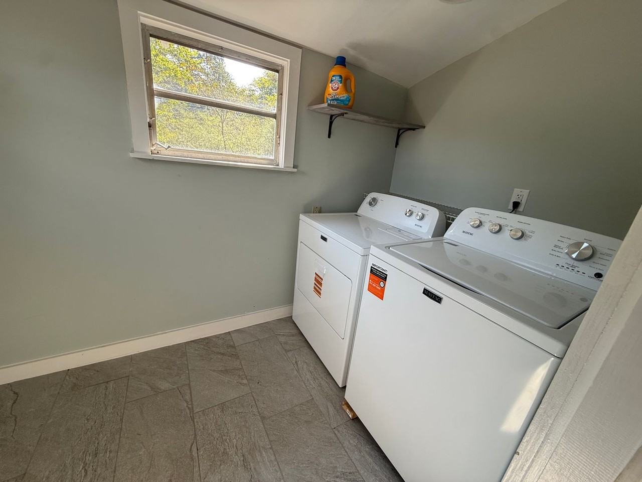 460 Wilshire Rd Ne - Photo 7 of 9