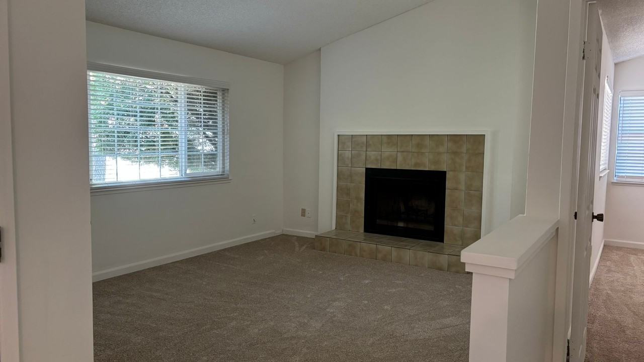 880 Malibu Dr - Photo 6 of 26