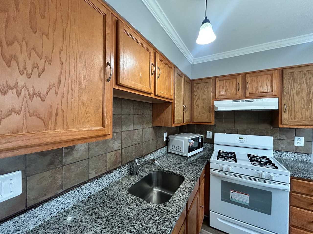 2108 Pennsylvania Ave - Photo 2 of 13
