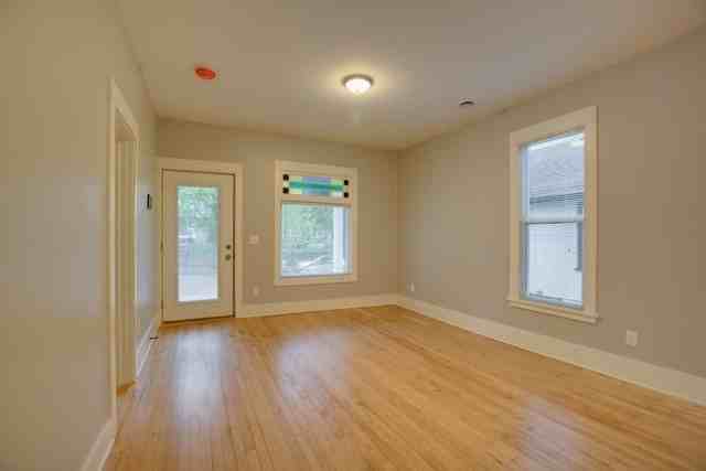 1515 Hague Ave - Photo 3 of 21