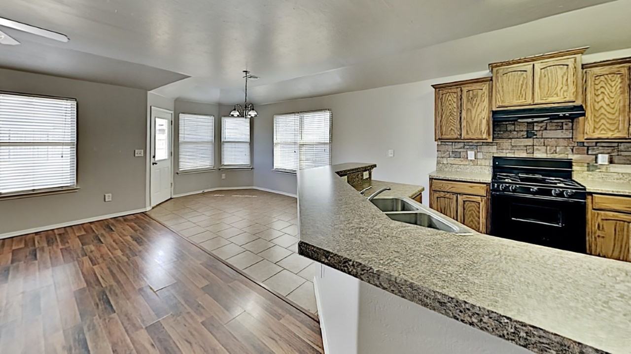 11121 Sw 41st Pl - Photo 7 of 21