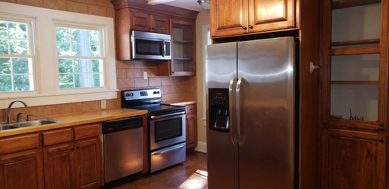 217 Charlotte Ave - Photo 6 of 18
