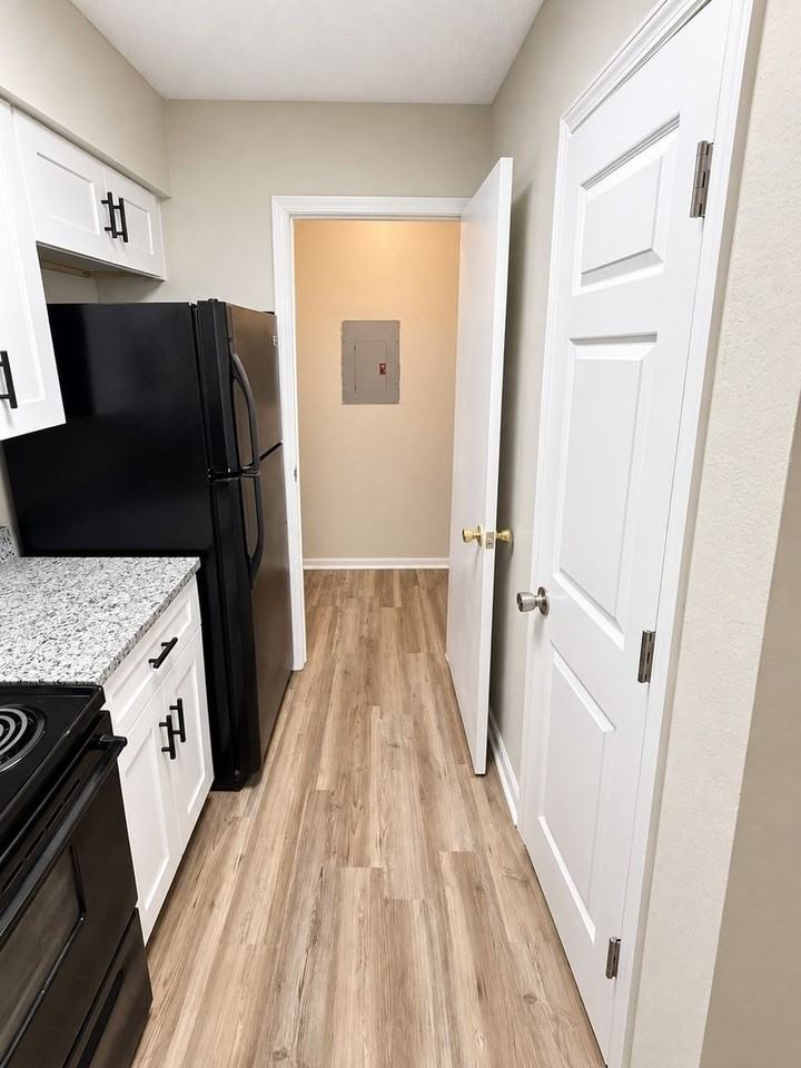 224 Afton Sq - Photo 6 of 24
