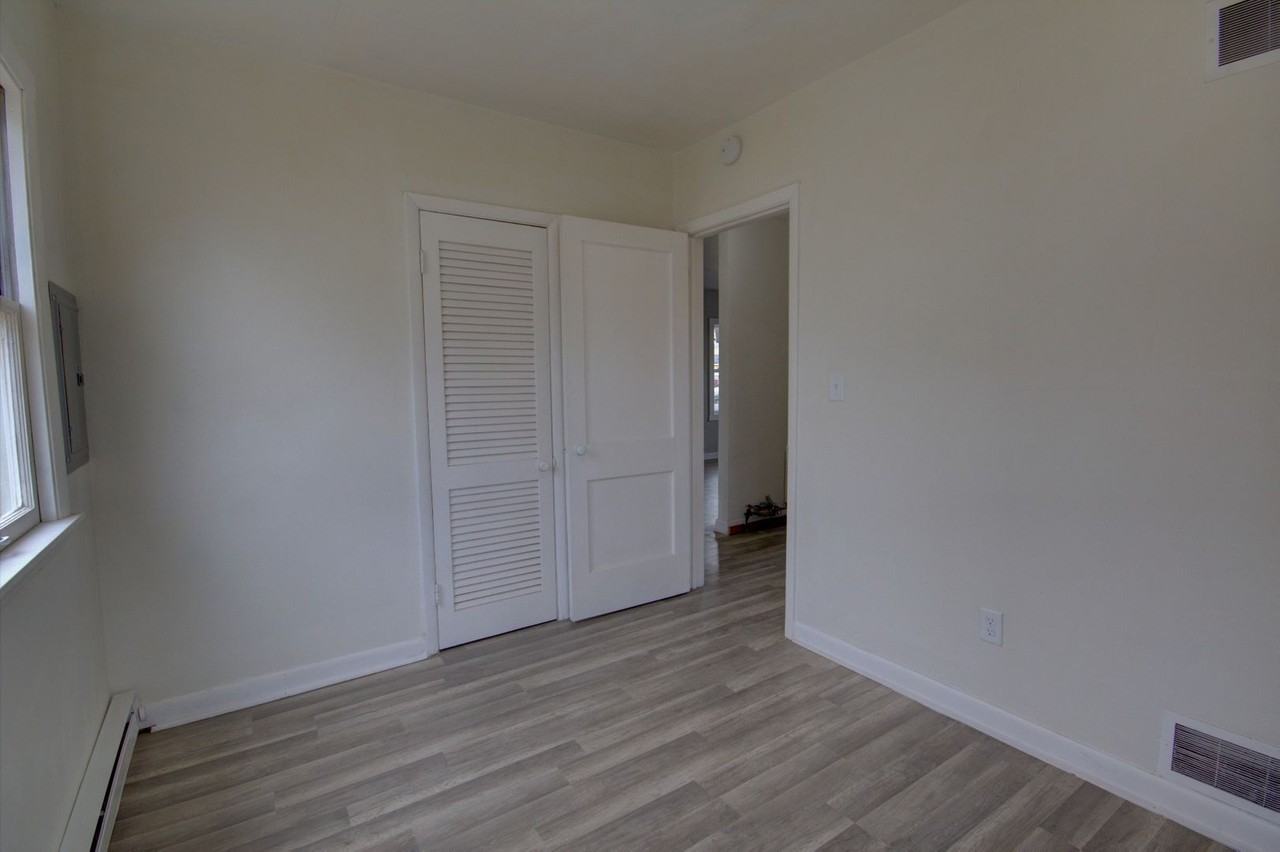 3856 Johnson Ave - Photo 4 of 20