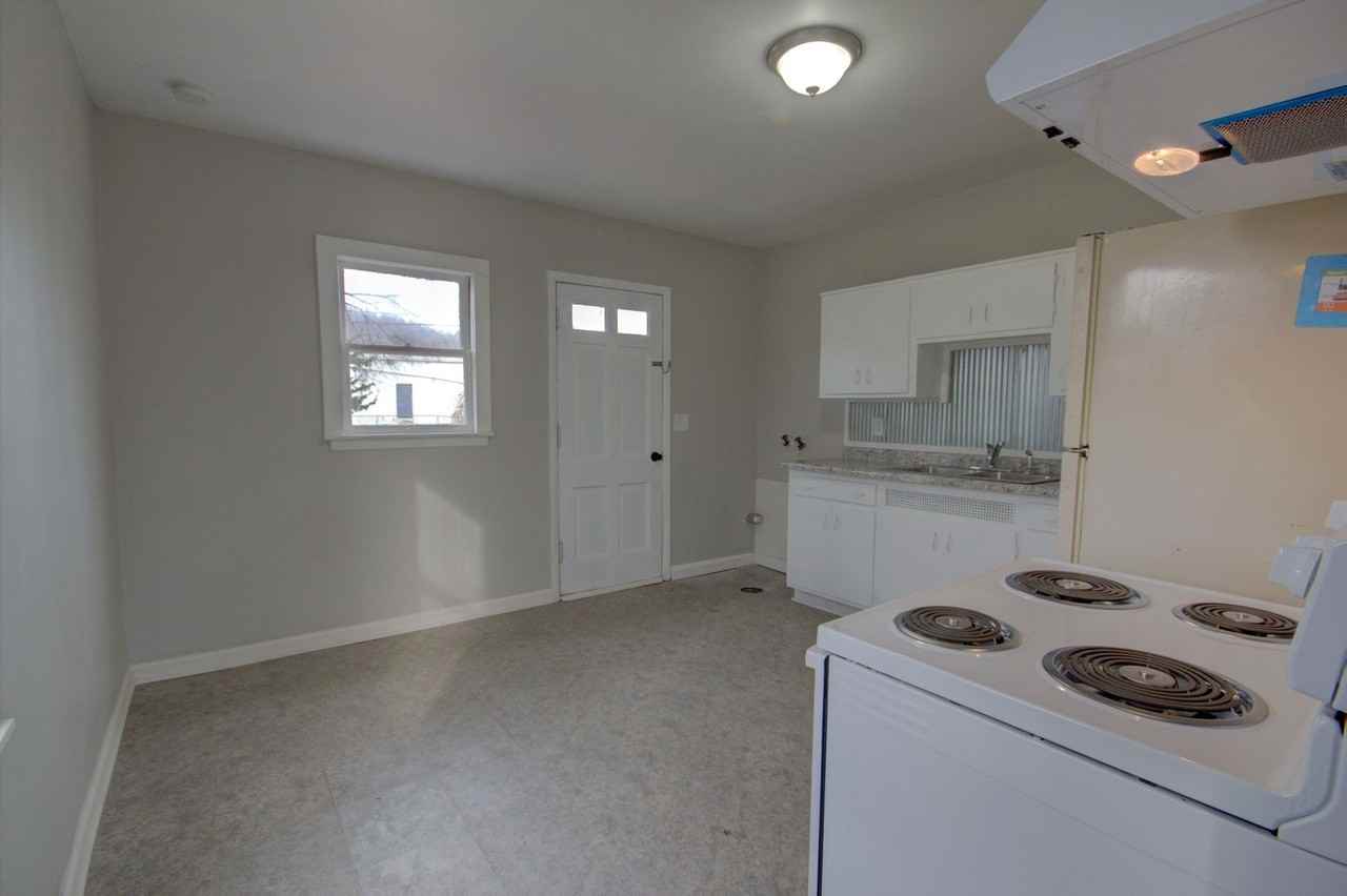 3856 Johnson Ave - Photo 5 of 20