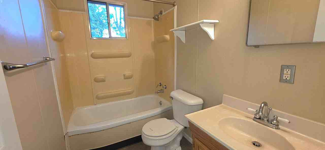 2008 E Grand St - Photo 5 of 8