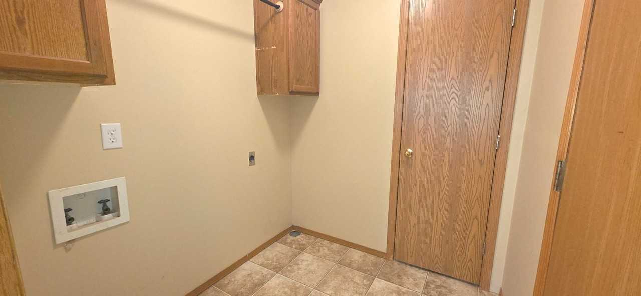 809 S Sunmeadow Dr - Photo 3 of 10