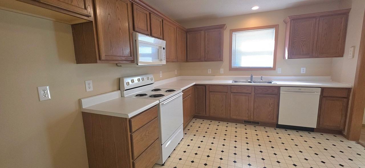 809 S Sunmeadow Dr - Photo 4 of 10