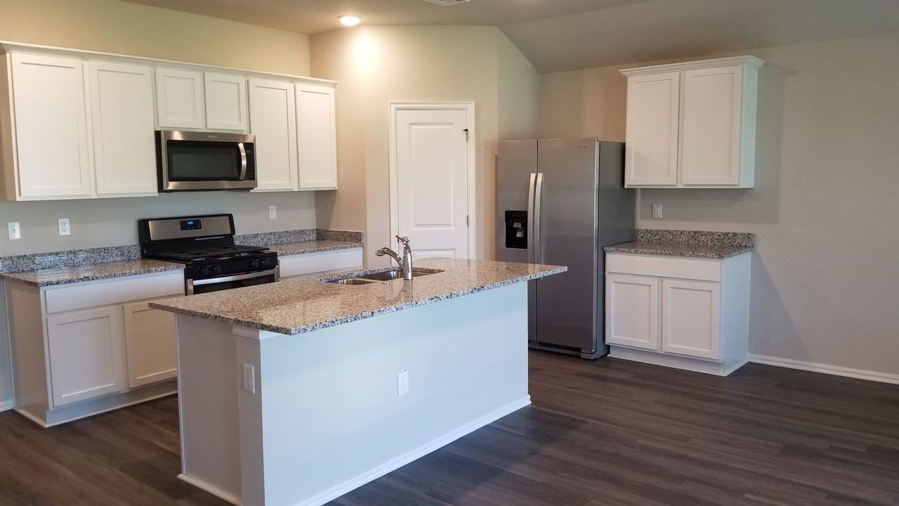 3206 Roman Cir - Photo 4 of 38