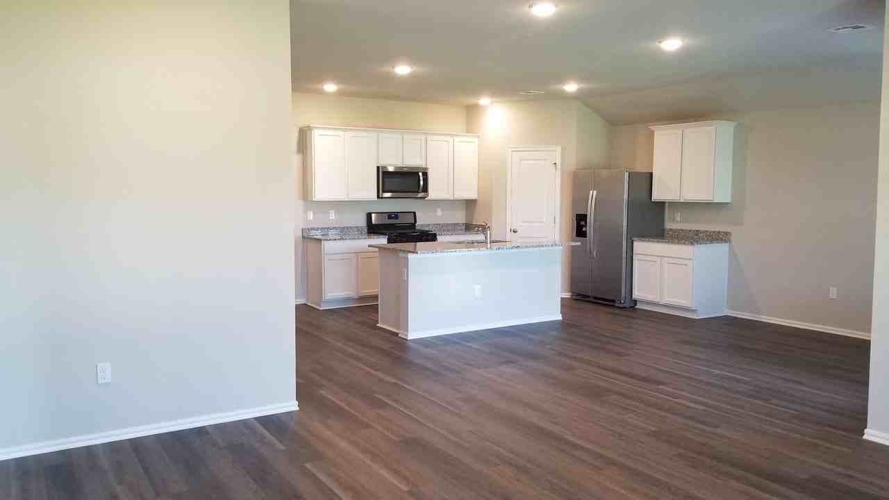 3206 Roman Cir - Photo 5 of 38