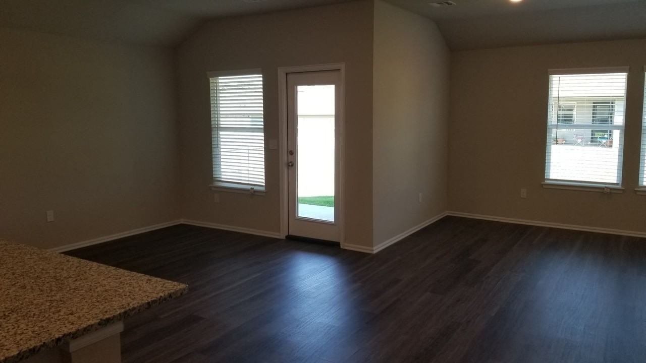 3206 Roman Cir - Photo 7 of 38