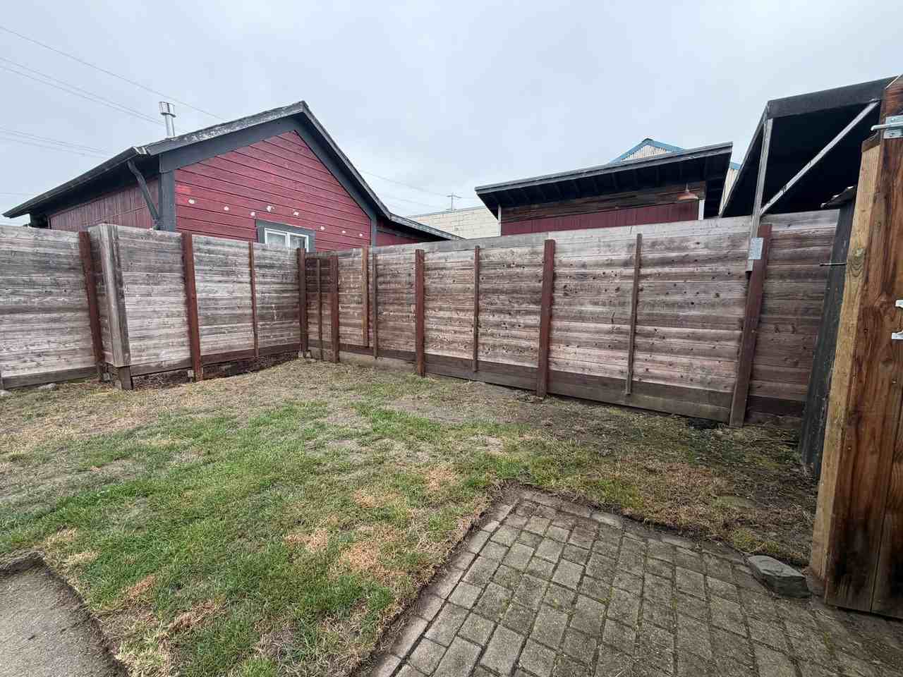 560 G St - Photo 2 of 16