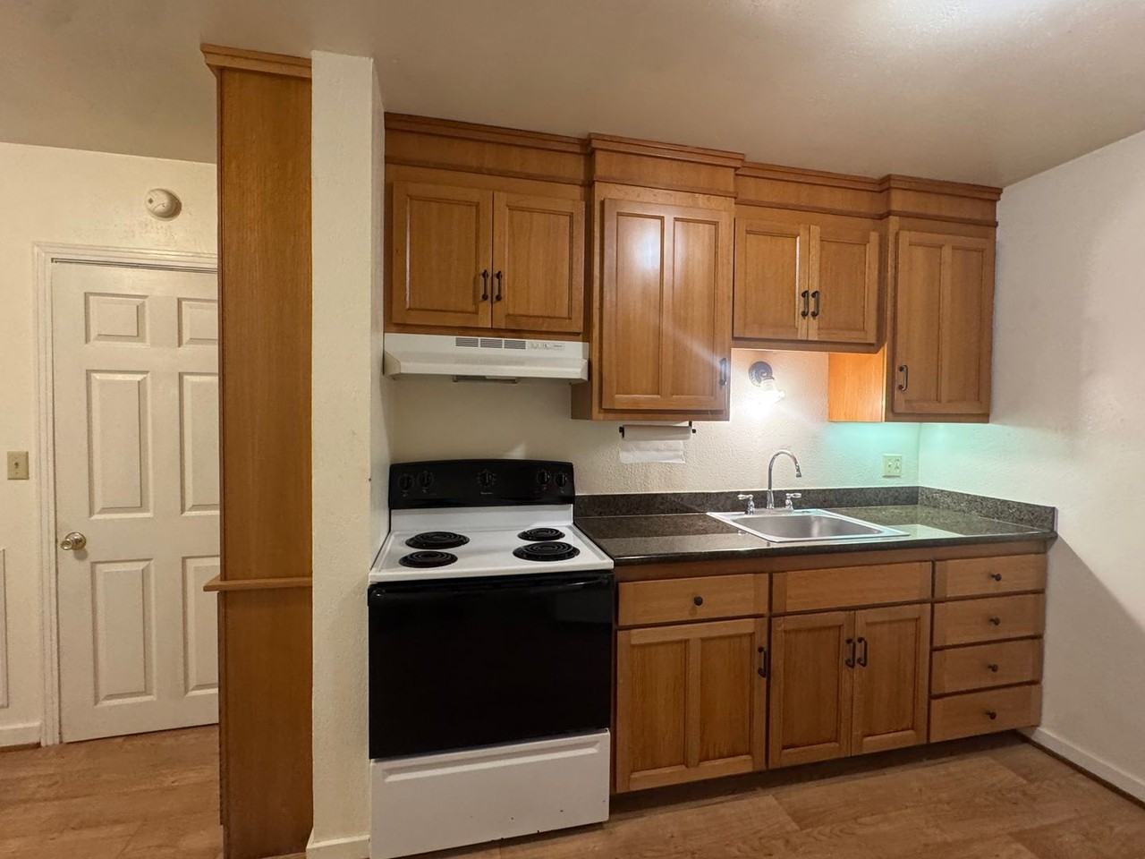 560 G St - Photo 3 of 16