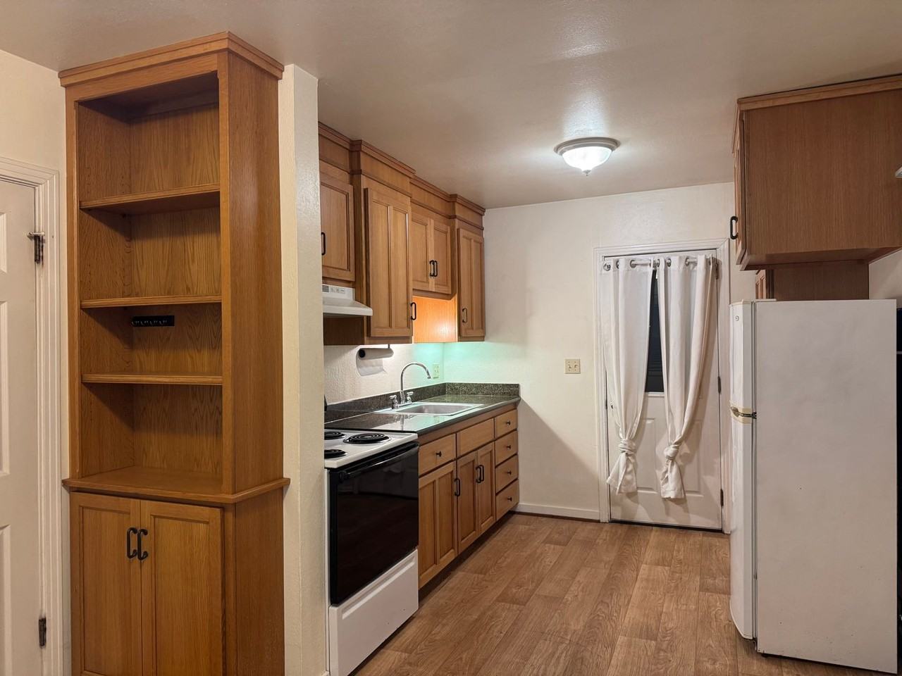 560 G St - Photo 5 of 16