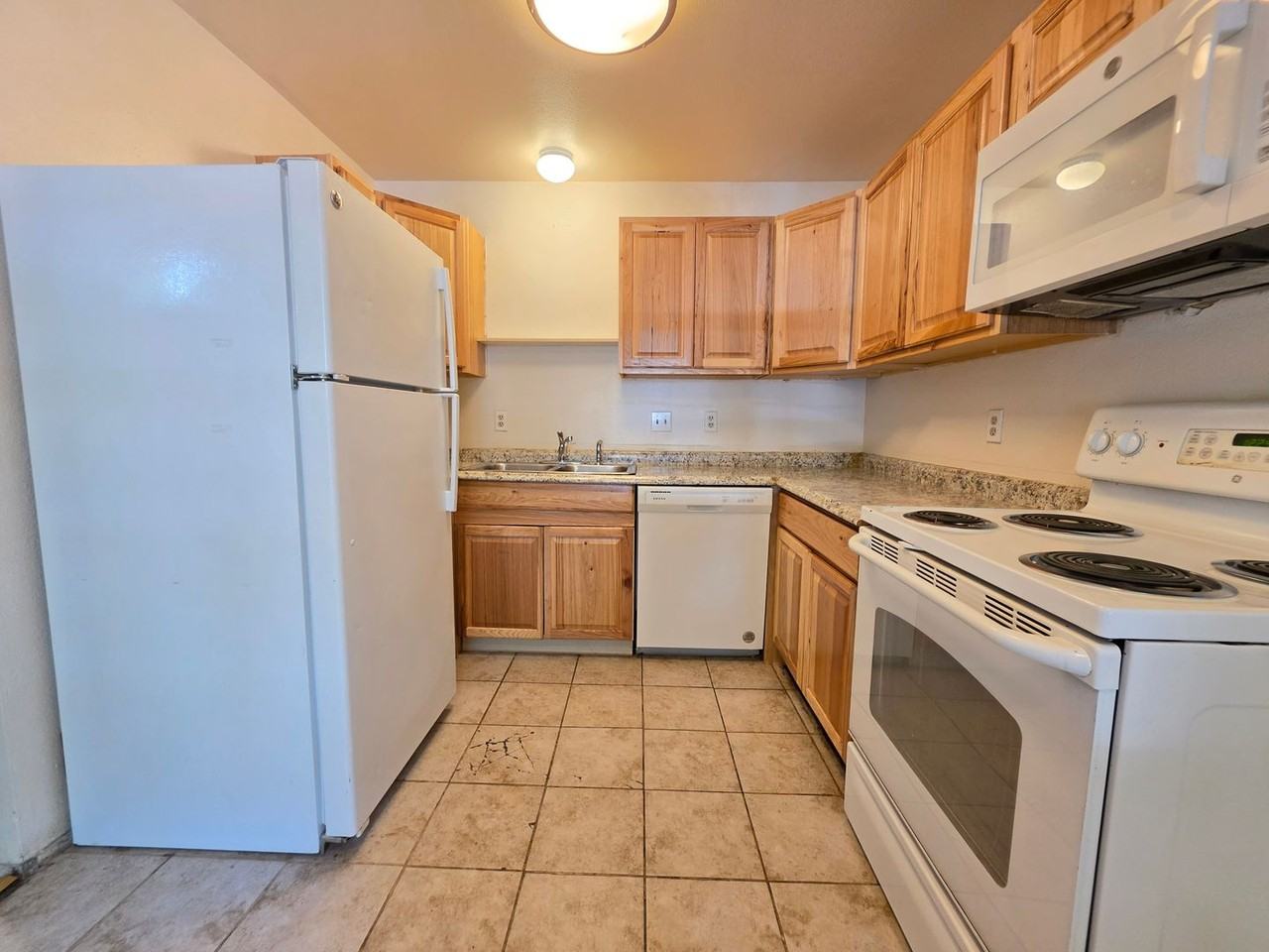 2320 Goss - Photo 4 of 50