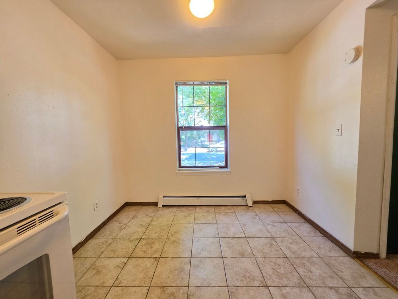 2320 Goss - Photo 5 of 50