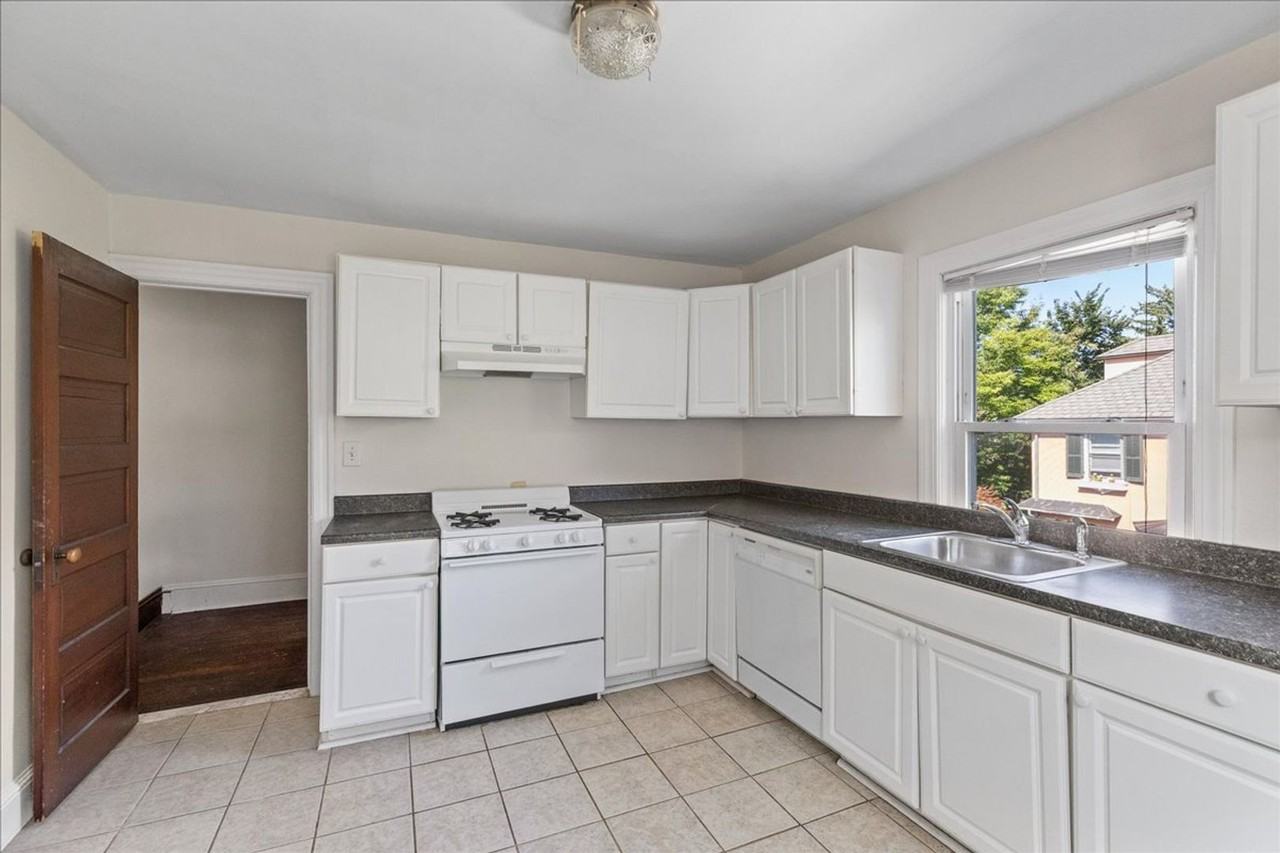 60 Wiggins St - Photo 3 of 20