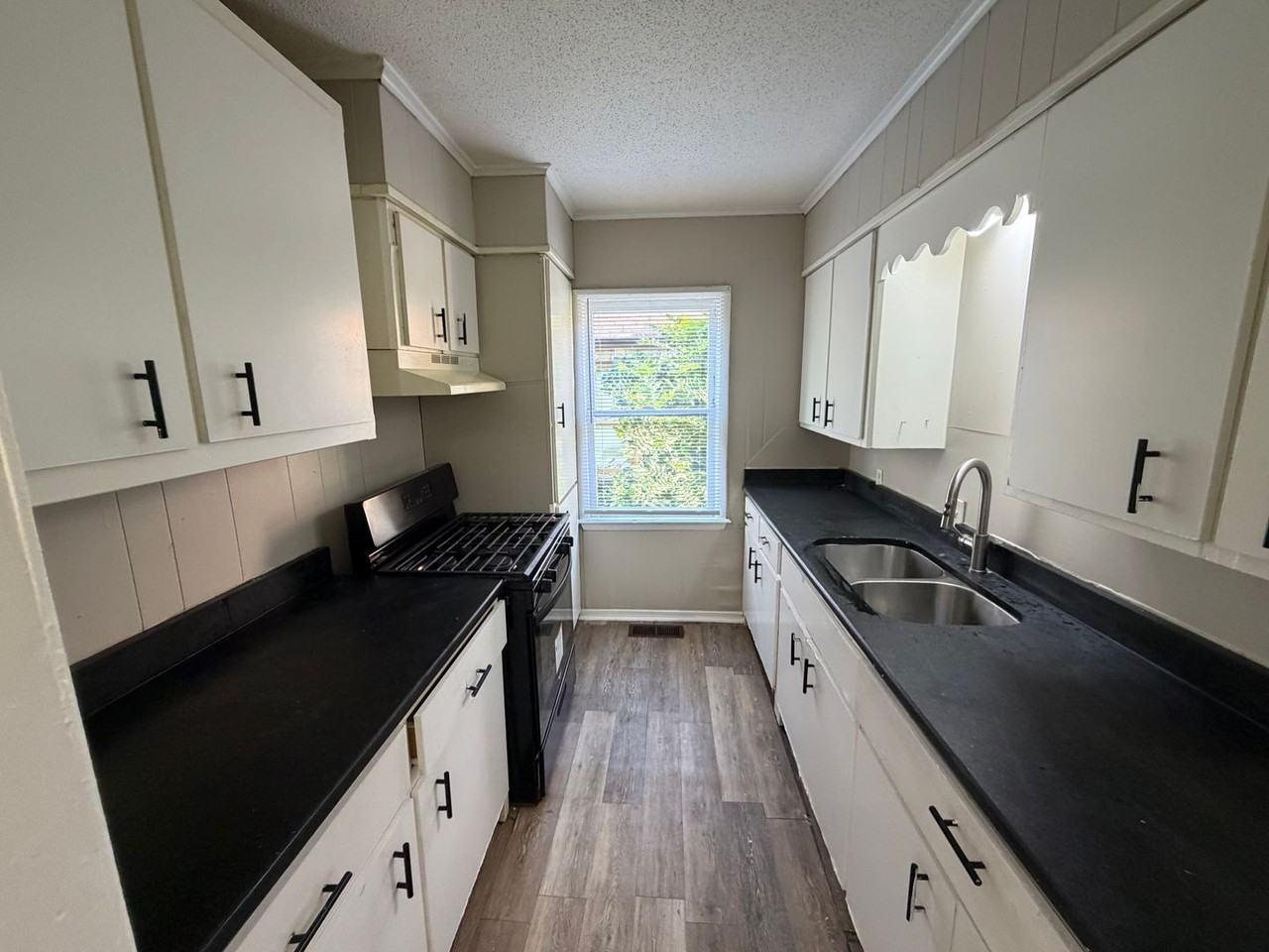 2414 Franklin St - Photo 5 of 18