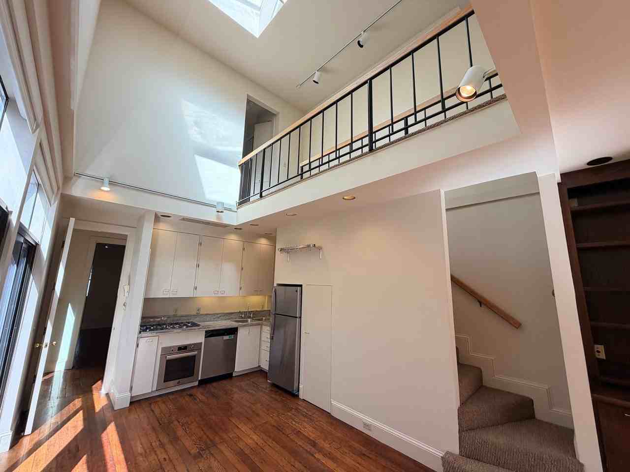 433 Bryant St - Photo 4 of 34