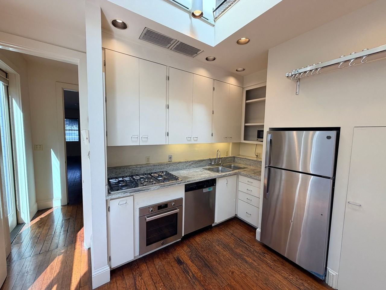 433 Bryant St - Photo 6 of 34