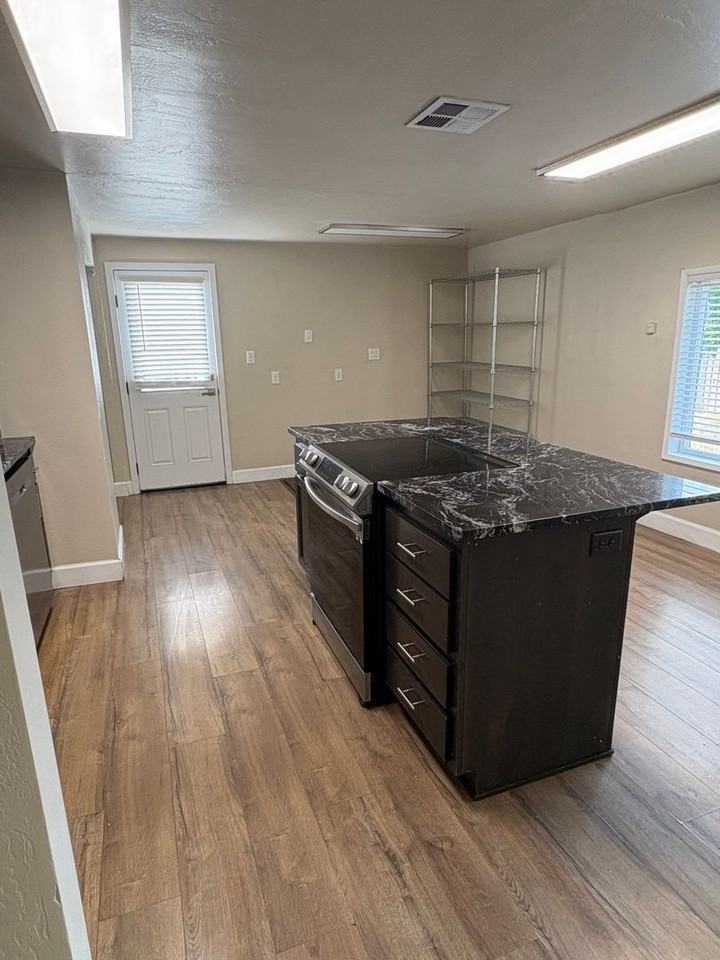 3121 Table Rock Rd - Photo 3 of 12