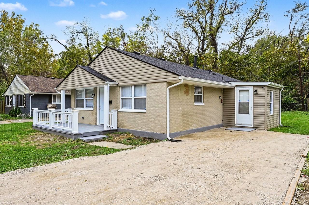 1625 Linnbrook Dr - Photo 4 of 26