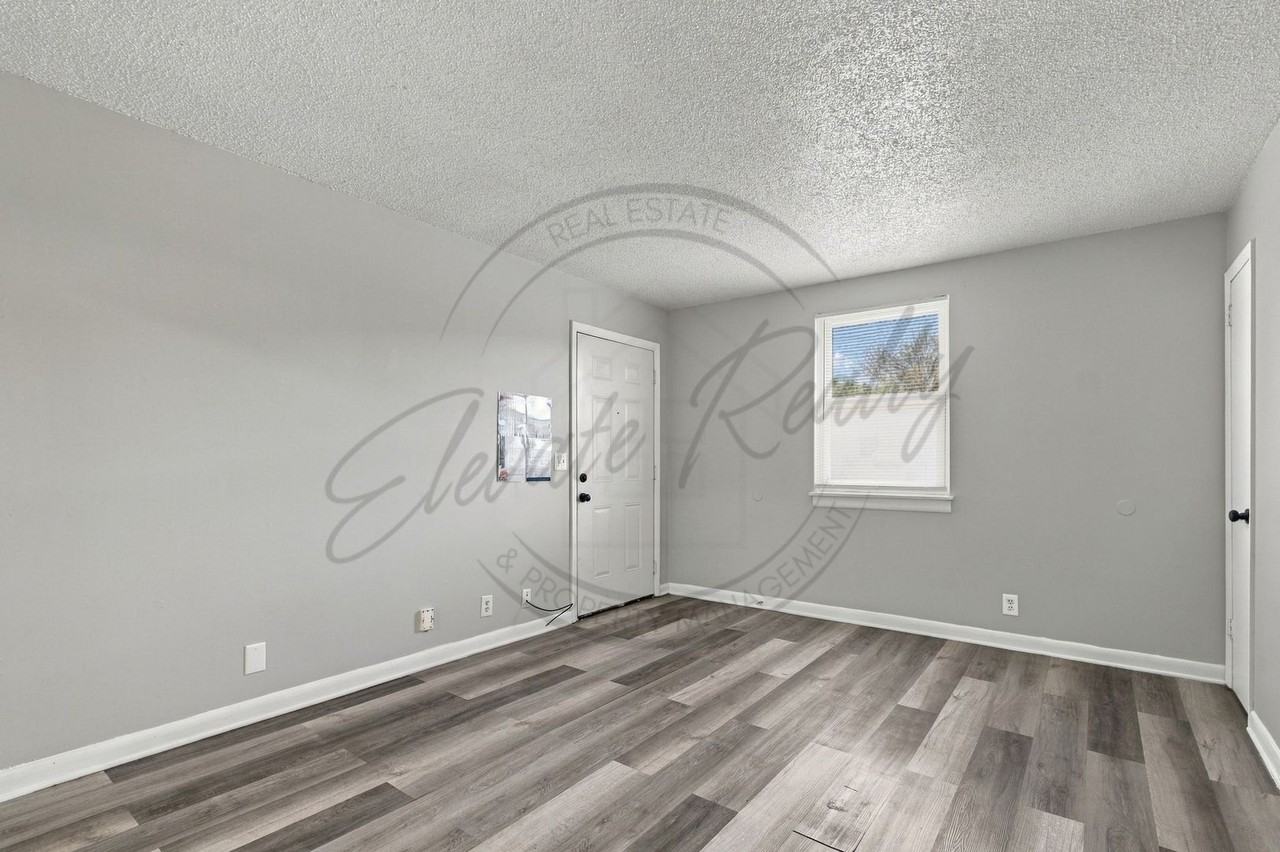 3620 Village Trl - Photo 3 of 17