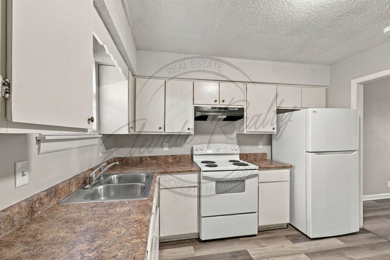 3620 Village Trl - Photo 5 of 17