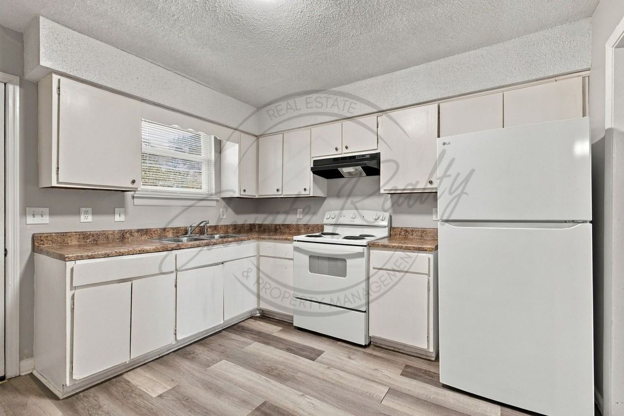 3620 Village Trl - Photo 6 of 17