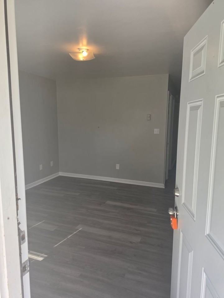 811 Mcdowell Ave Nw - Photo 2 of 22