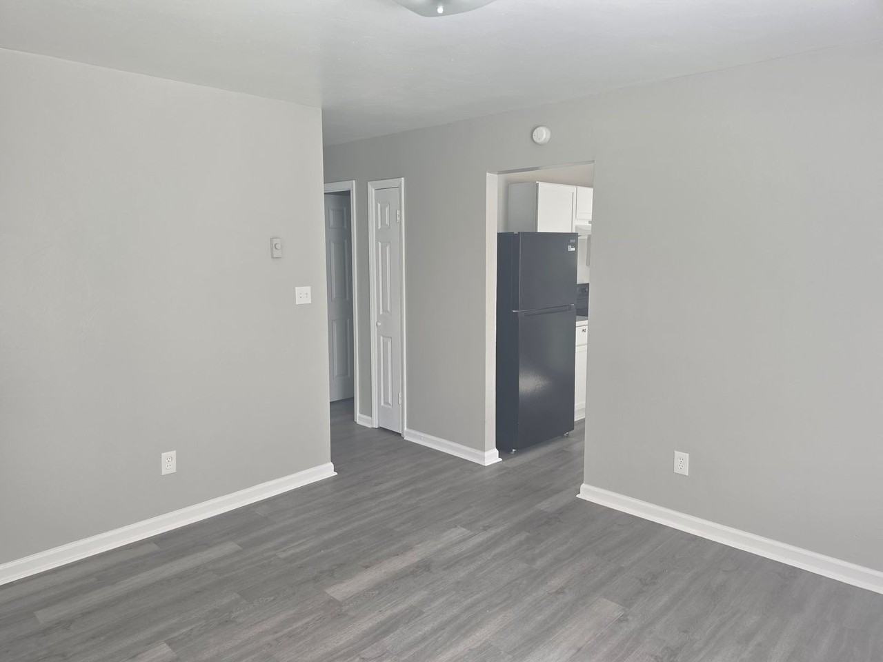 811 Mcdowell Ave Nw - Photo 3 of 22