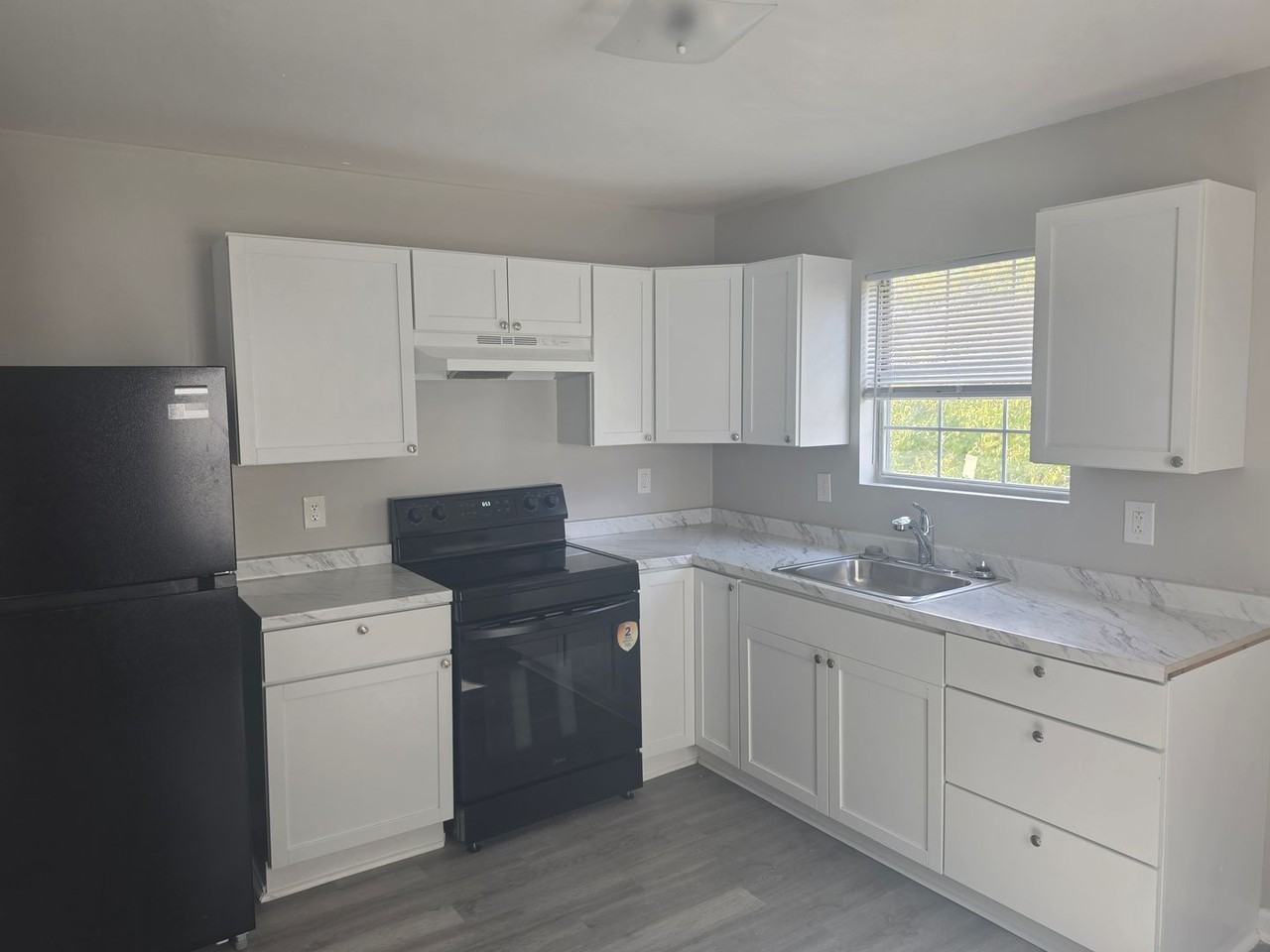811 Mcdowell Ave Nw - Photo 7 of 22