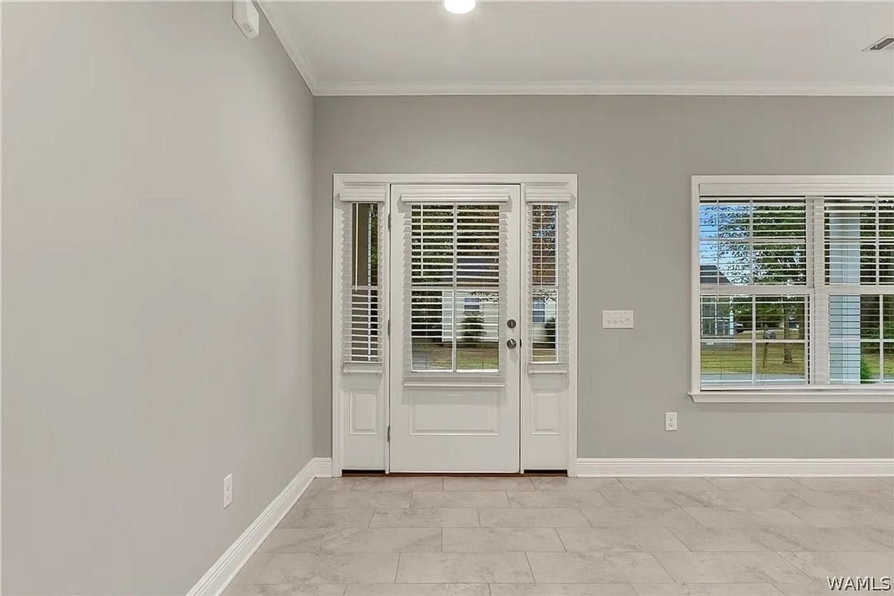 2402 Prince Ave - Photo 4 of 31