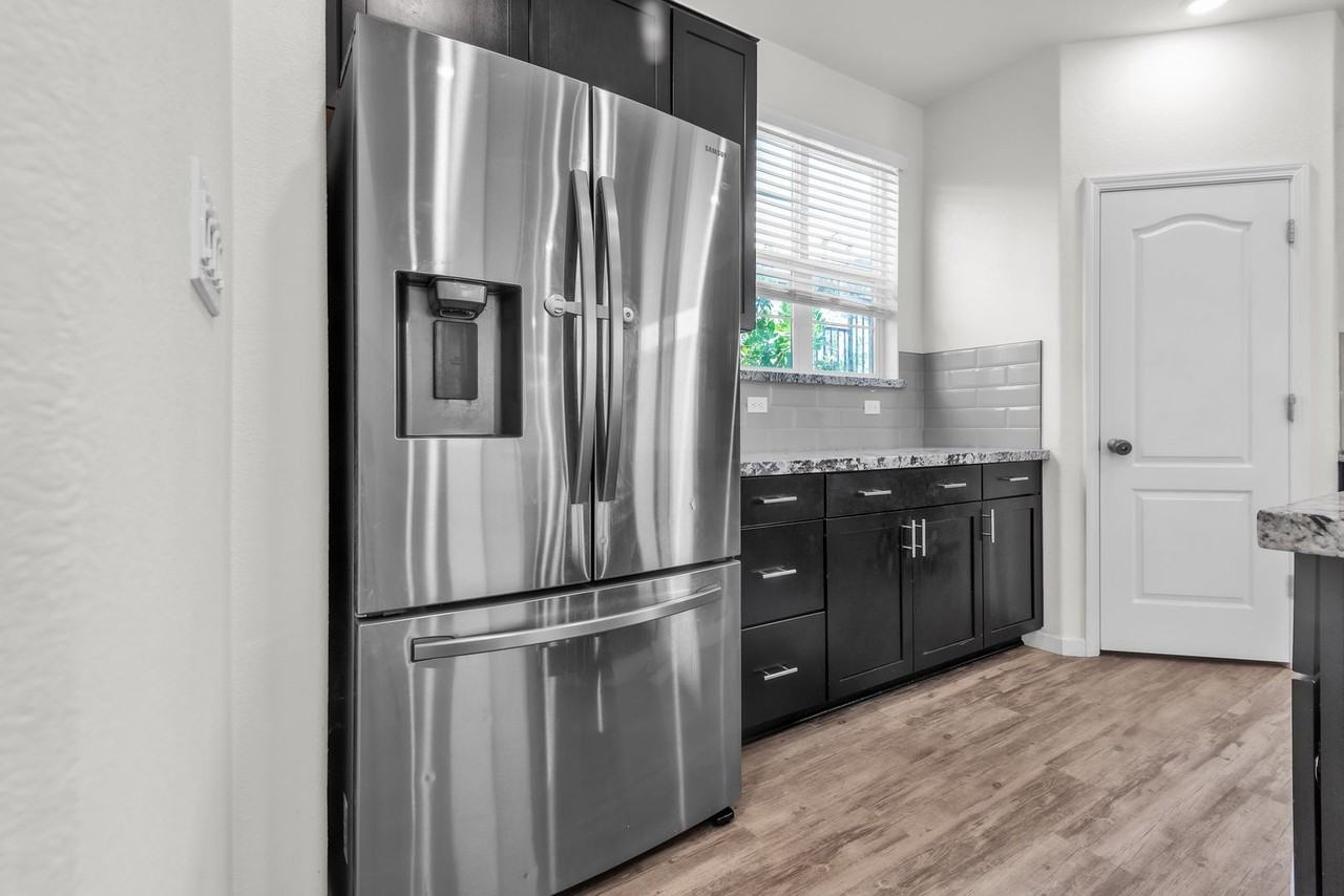 3201 Sunny Gate Ln - Photo 5 of 35