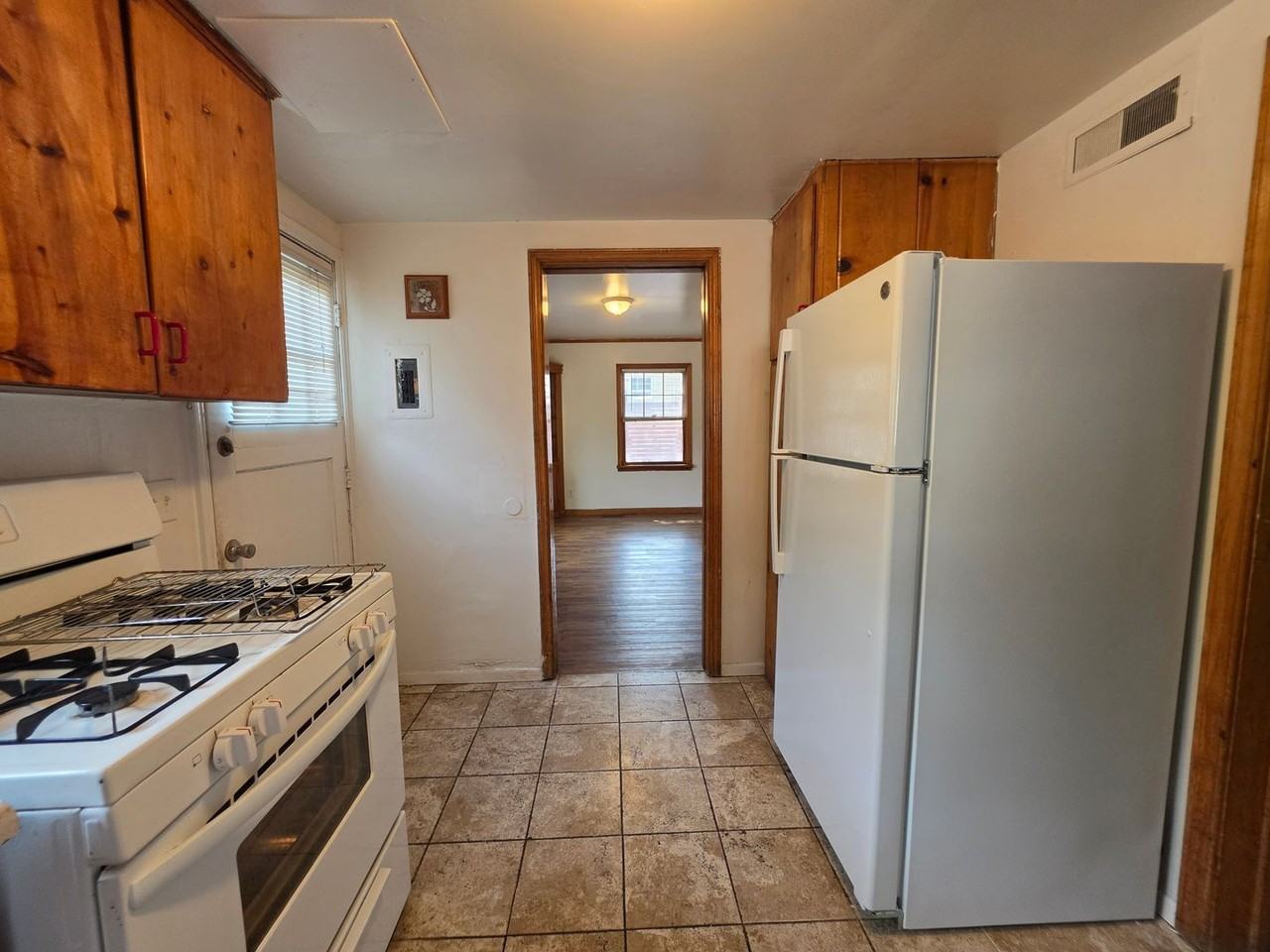 2138 Grove Cir - Photo 2 of 13