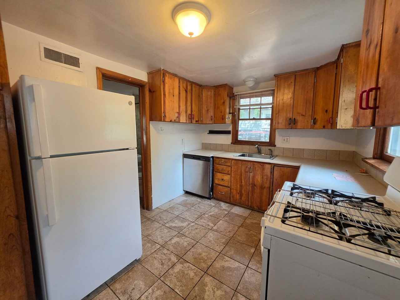 2138 Grove Cir - Photo 5 of 13
