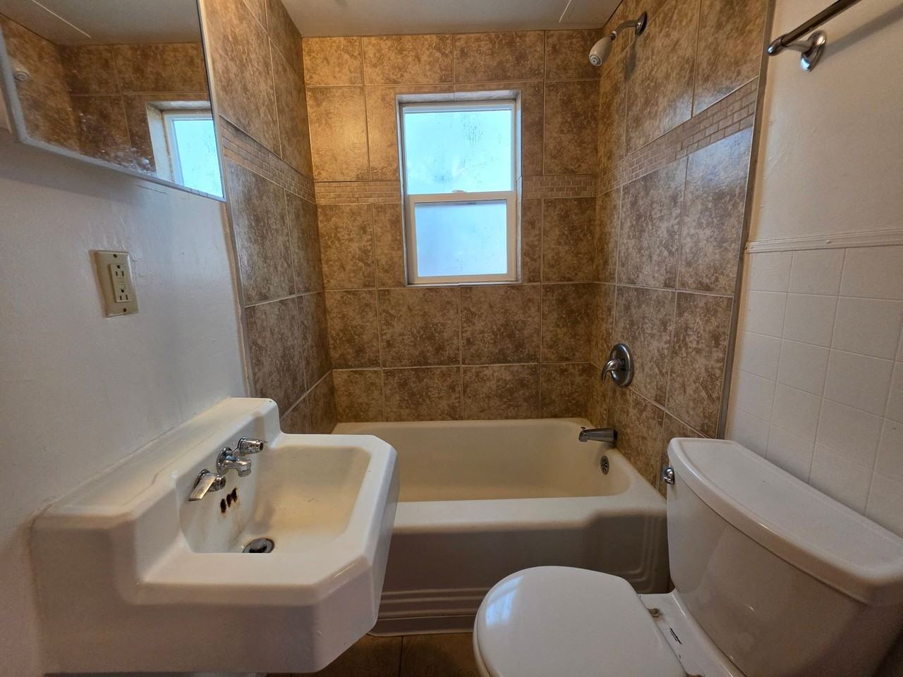 2138 Grove Cir - Photo 7 of 13