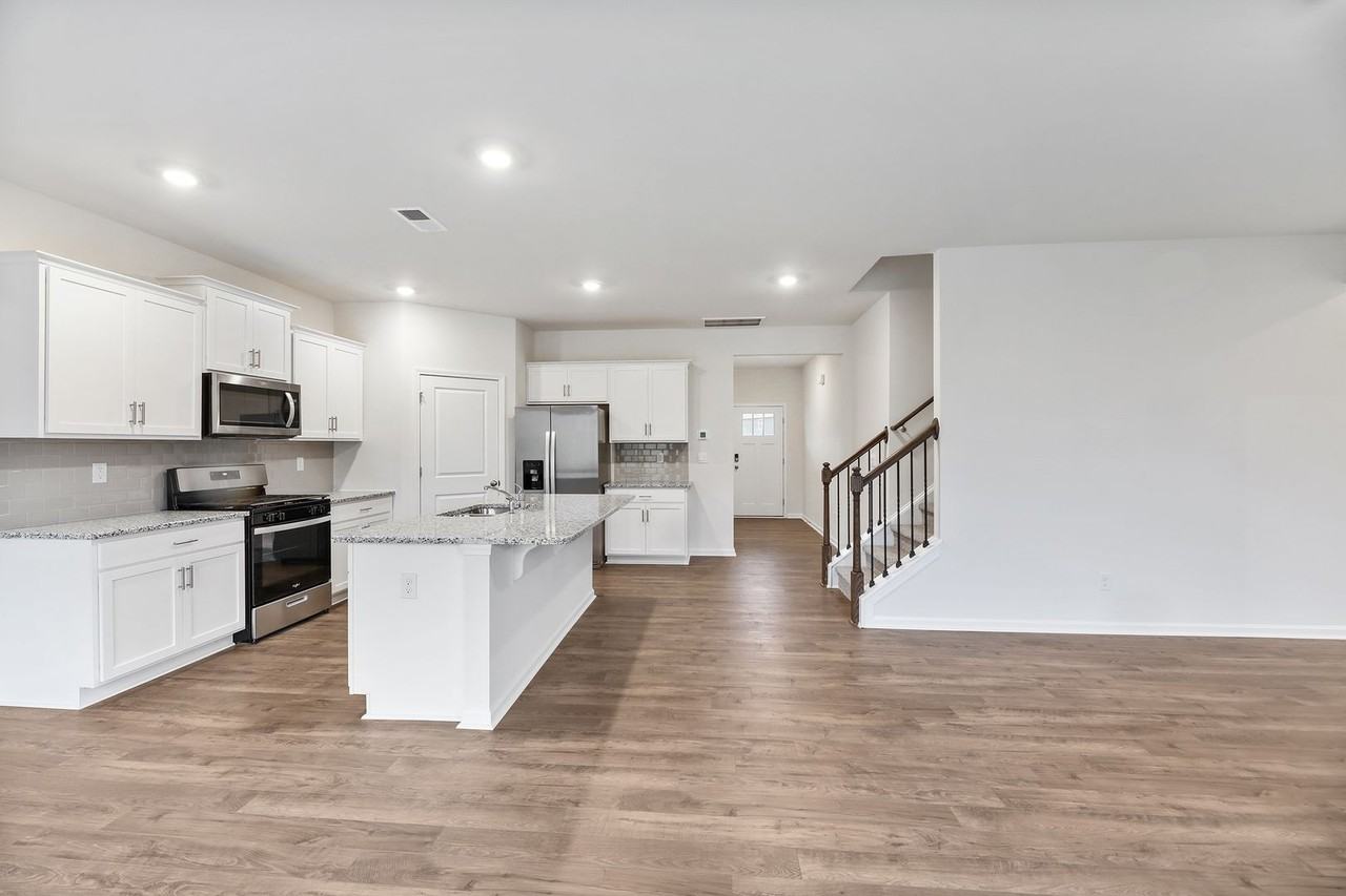 113 Spring Hall Dr - Photo 3 of 36
