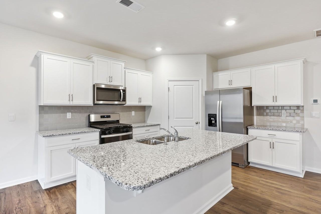 113 Spring Hall Dr - Photo 5 of 36