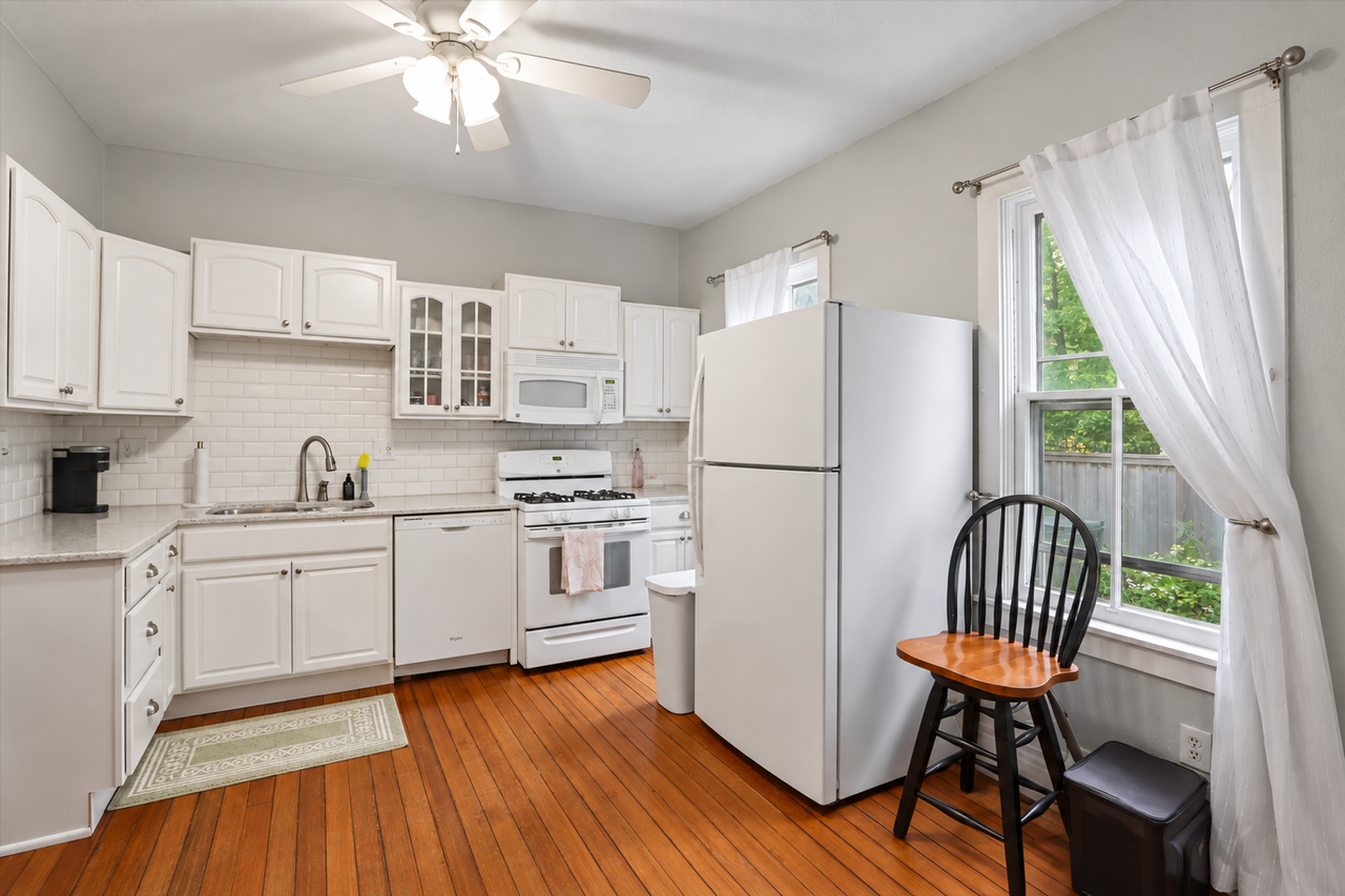 528 S Governor St - Photo 2 of 24