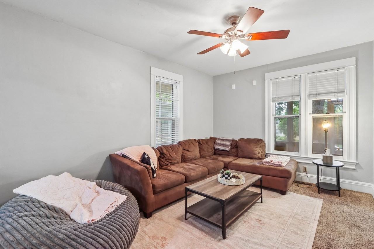 528 S Governor St - Photo 4 of 24