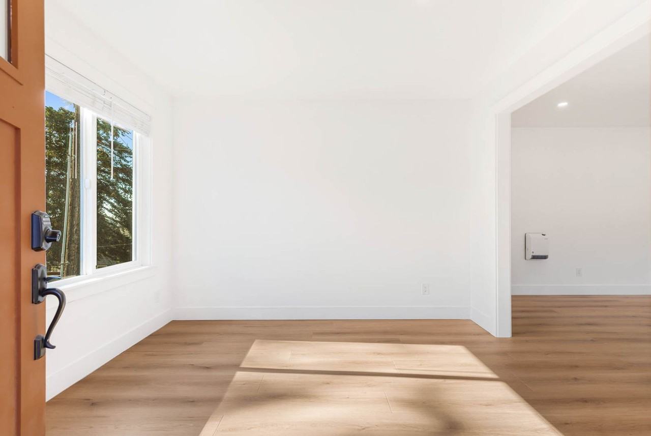 2203 Boylston Ave E - Photo 3 of 18