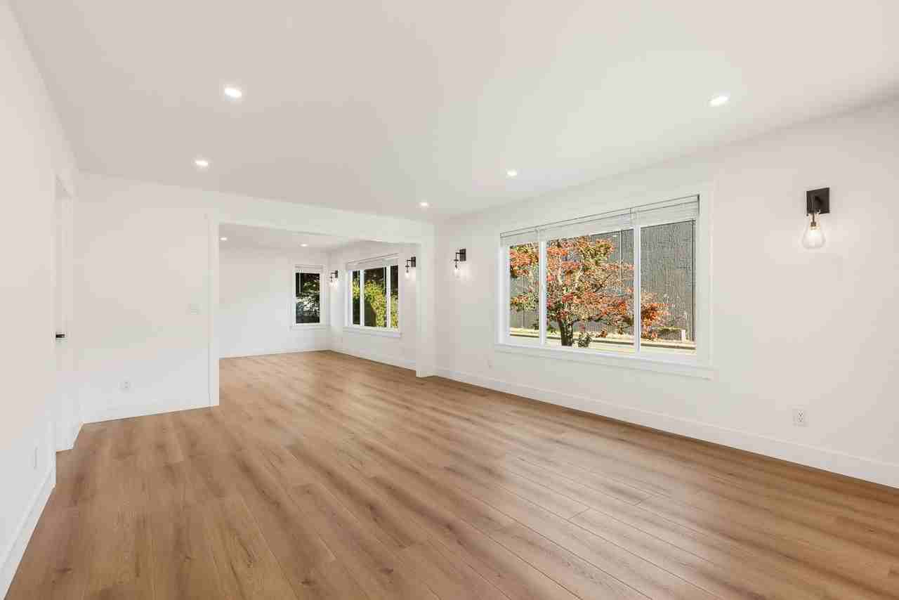 2203 Boylston Ave E - Photo 6 of 18