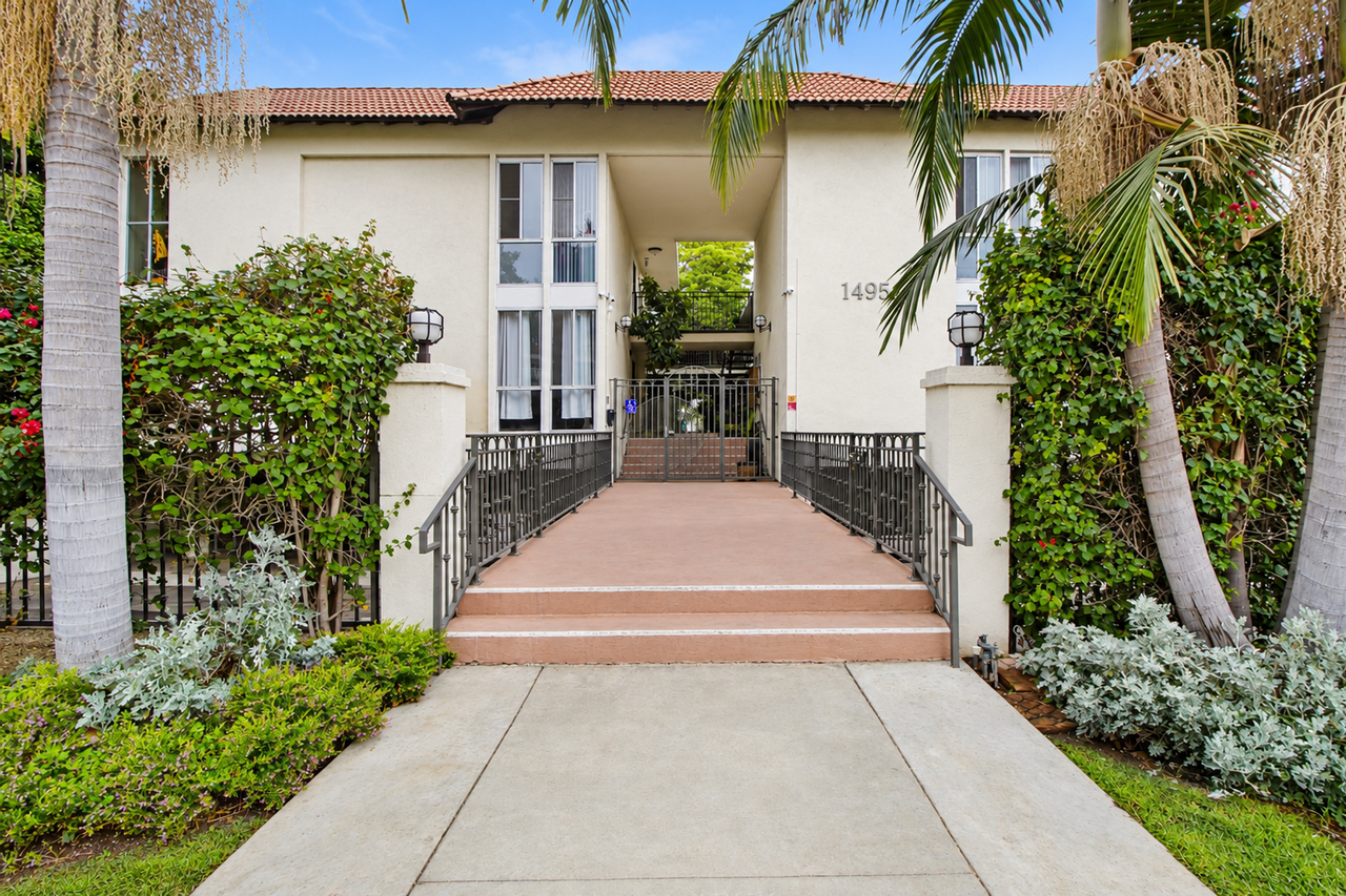 Relaxed Living, South of Ventura Boulevard - Photo 6 of 7