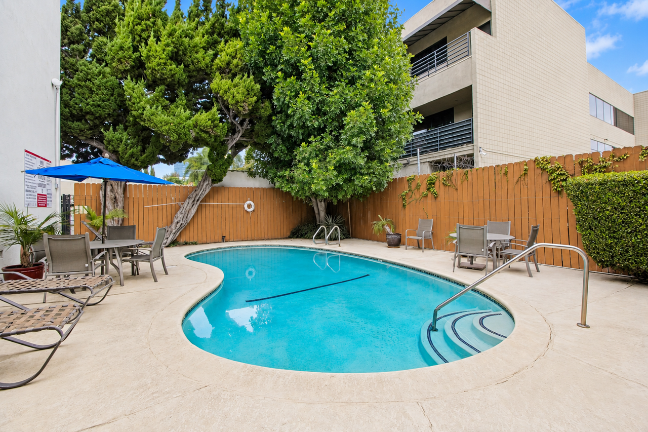 Relaxed Living, South of Ventura Boulevard - Photo 5 of 7