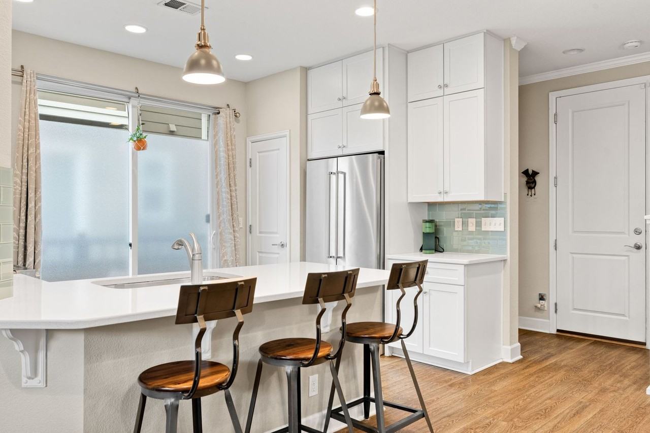 3384 Valentia St - Photo 5 of 26