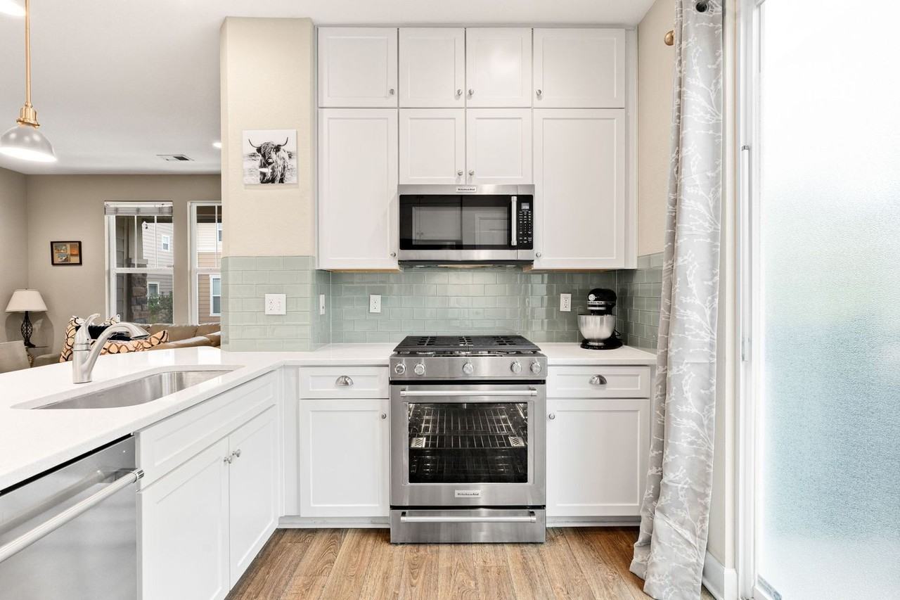 3384 Valentia St - Photo 6 of 26