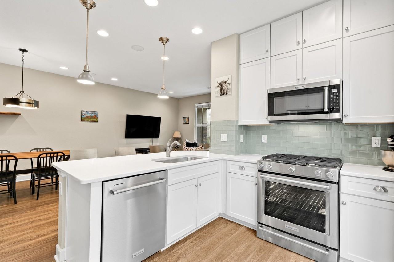 3384 Valentia St - Photo 7 of 26