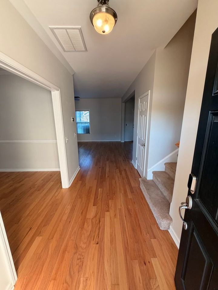555 Crossland Dr - Photo 2 of 18