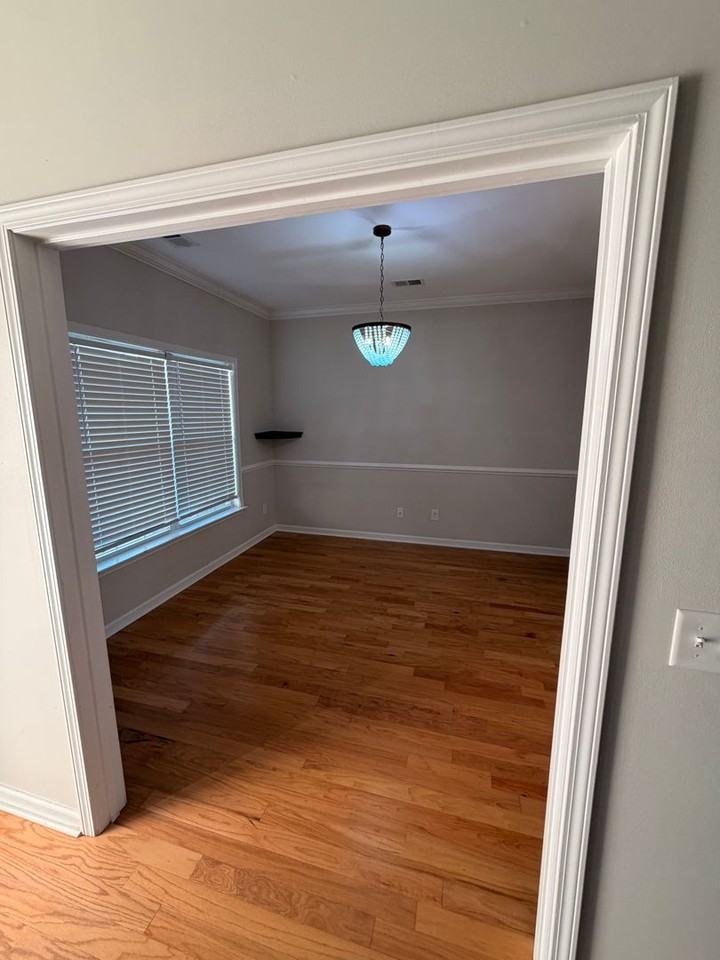 555 Crossland Dr - Photo 3 of 18